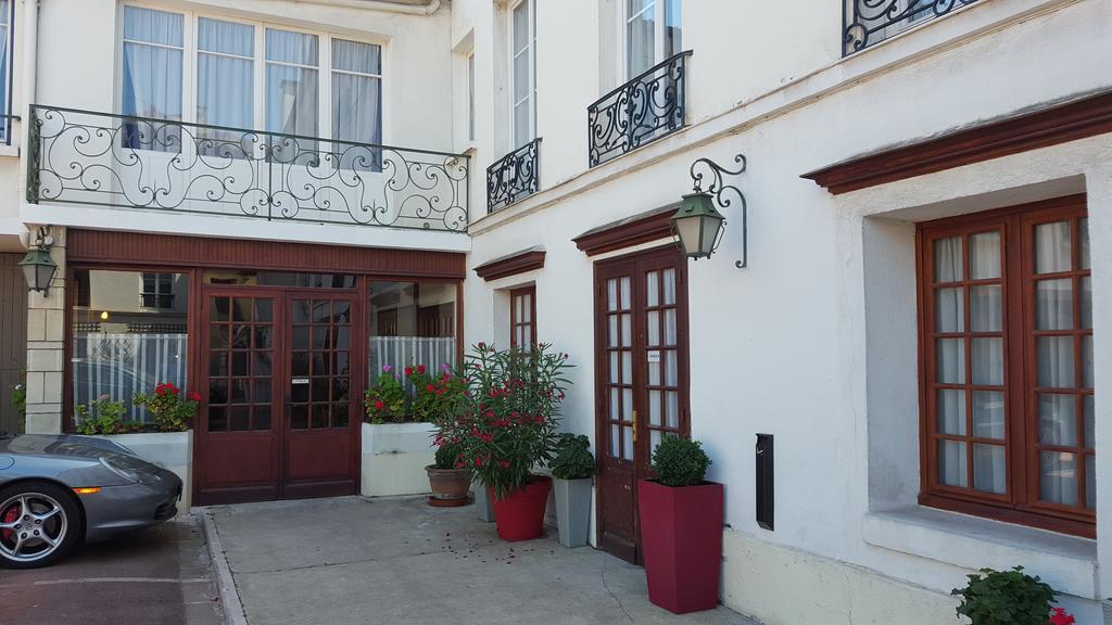 Hotel Du Cheval Rouge Wersal Zewnętrze zdjęcie